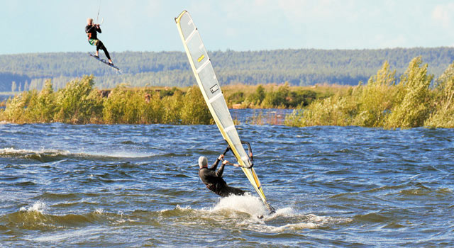 Обучение серфингу и виндсерфинга на Урале в Челябинской области в России