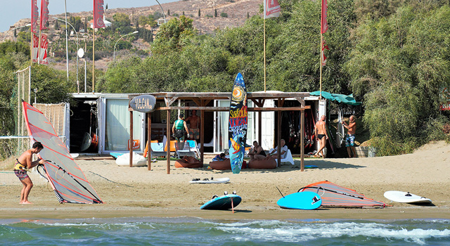 Виндсерфинг станция на Кипре в Ларнаке